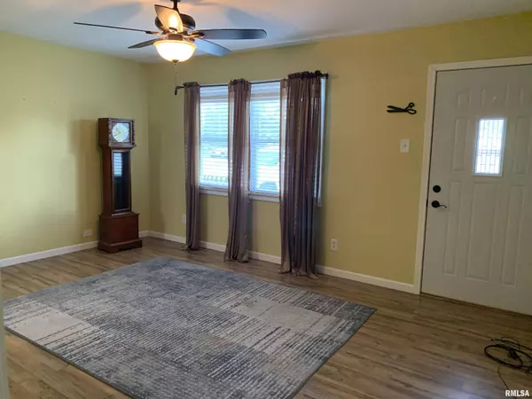 1323 S 6TH ST, Quincy, IL 62301