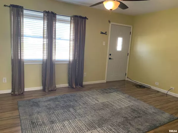 1323 S 6TH ST, Quincy, IL 62301