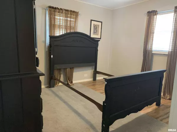 1323 S 6TH ST, Quincy, IL 62301