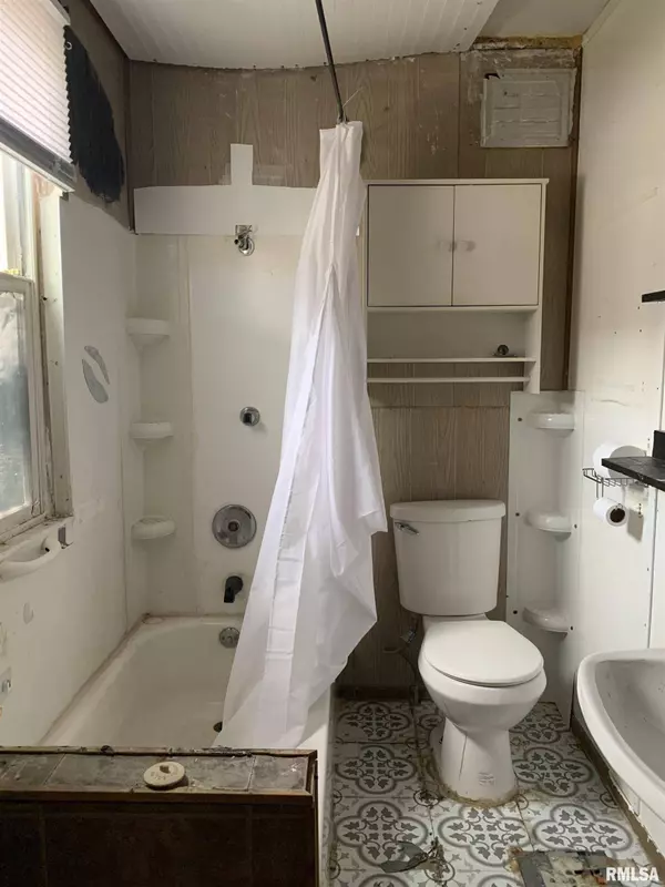 2810 Lind ST, Quincy, IL 62301