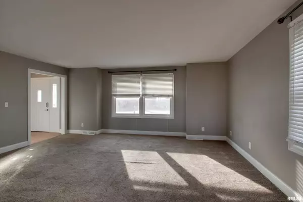 4915 SUNVIEW DR, Quincy, IL 62305