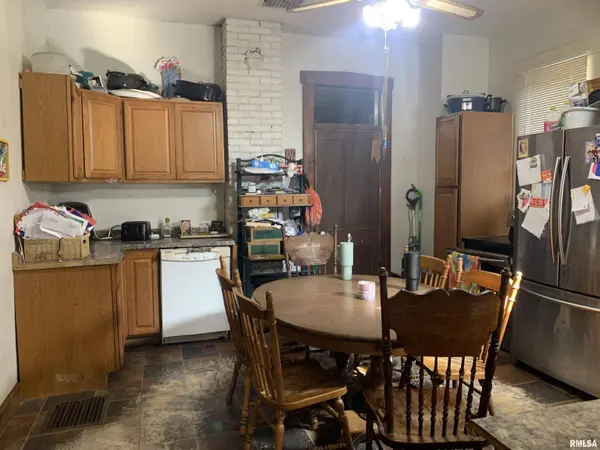 1221 ELM ST, Quincy, IL 62301