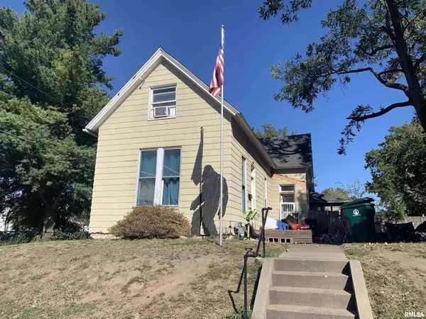 1221 ELM ST, Quincy, IL 62301