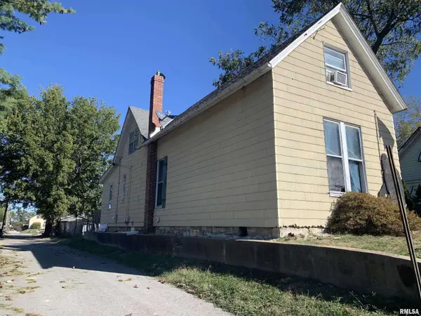 1221 ELM ST, Quincy, IL 62301