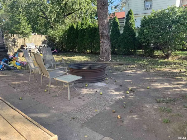 1221 ELM ST, Quincy, IL 62301