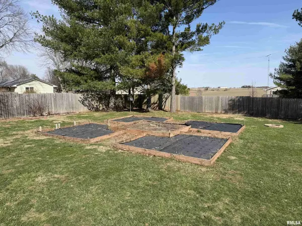 122 EASY DR, Jacksonville, IL 62650