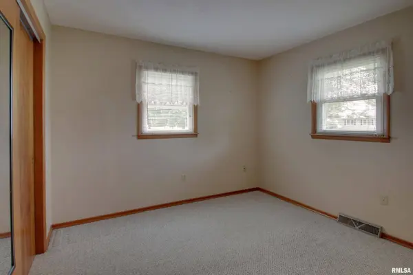 5223 S Willer DR, Quincy, IL 62305
