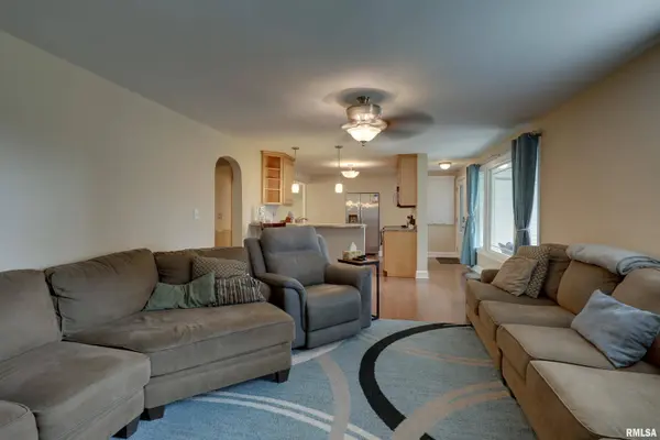 504 HICKORY GROVE CTR, Quincy, IL 62305