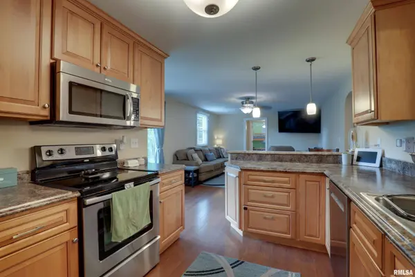 504 HICKORY GROVE CTR, Quincy, IL 62305