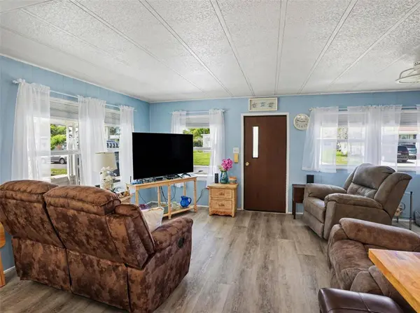 1124 FOREST LN, Tavares, FL 32778