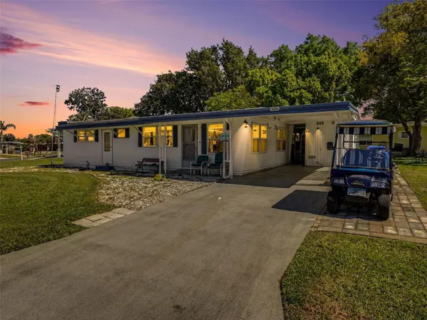 1124 FOREST LN, Tavares, FL 32778