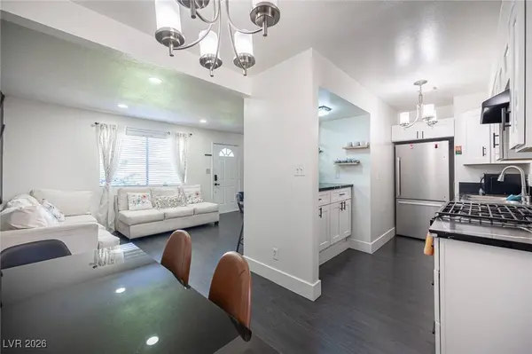 582 Blue Lagoon DR, Las Vegas, NV 89110