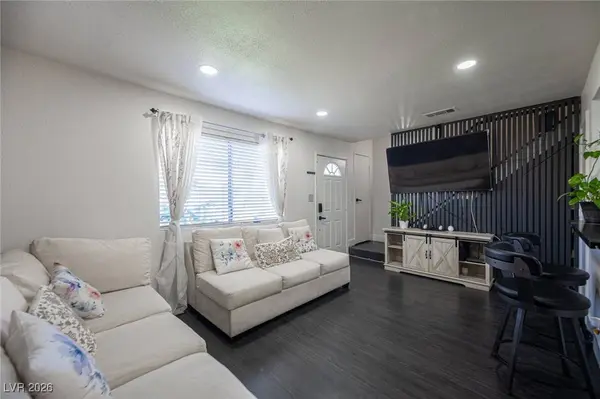 582 Blue Lagoon DR, Las Vegas, NV 89110