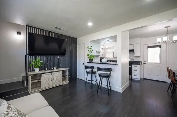 582 Blue Lagoon DR, Las Vegas, NV 89110