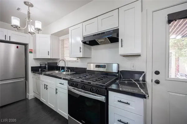 582 Blue Lagoon DR, Las Vegas, NV 89110