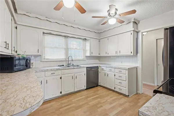 108 SW 20th TER, Oak Grove, MO 64075