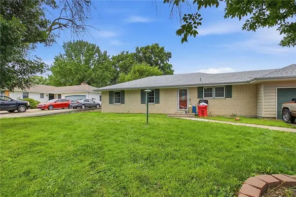 108 SW 20th TER, Oak Grove, MO 64075