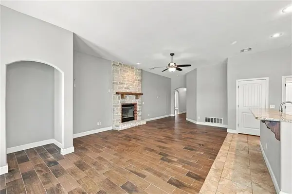 3017 Fairway CIR, Neosho, MO 64850