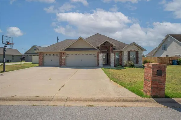 3017 Fairway CIR