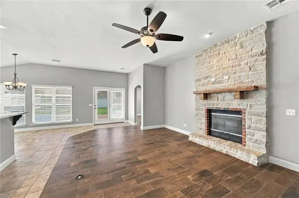 3017 Fairway CIR, Neosho, MO 64850