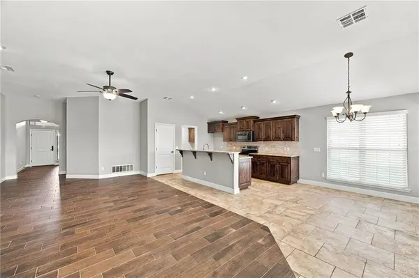 3017 Fairway CIR, Neosho, MO 64850