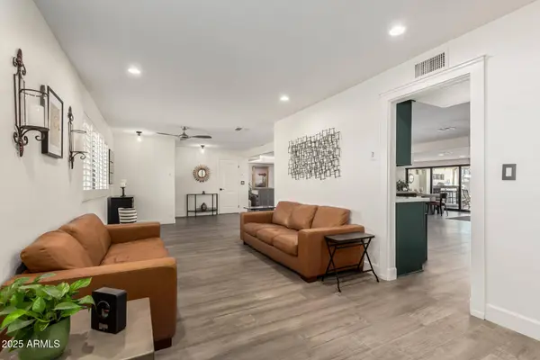 3016 N 49TH Street, Phoenix, AZ 85018