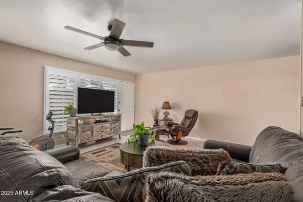 1320 E BETHANY HOME Road #54, Phoenix, AZ 85014