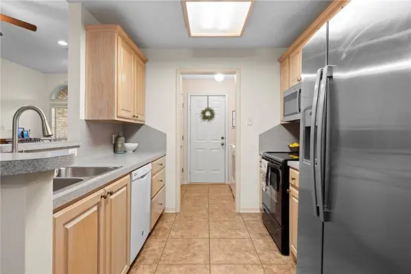 407 N Coulter DR, Bryan, TX 77803