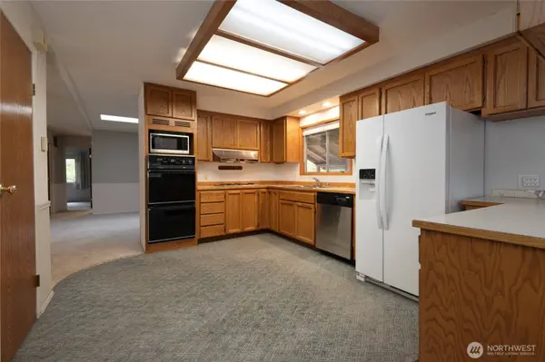 22215 SE 272nd PL, Maple Valley, WA 98038