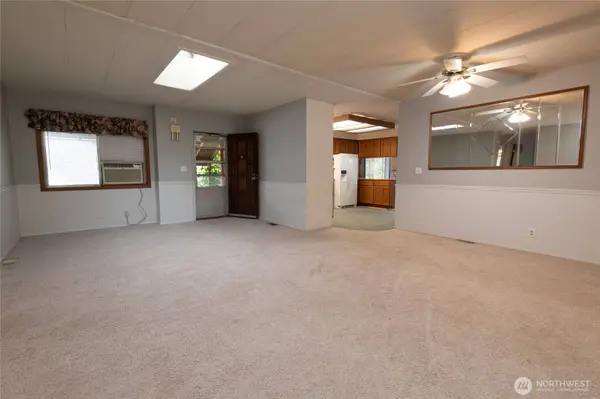 22215 SE 272nd PL, Maple Valley, WA 98038