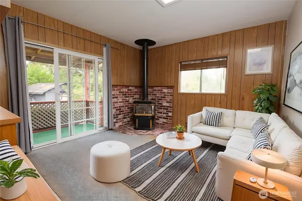 22215 SE 272nd PL, Maple Valley, WA 98038