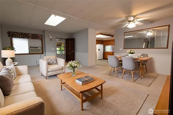 22215 SE 272nd PL, Maple Valley, WA 98038