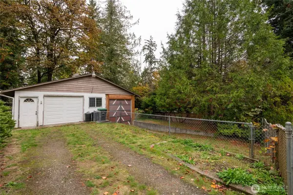 22215 SE 272nd PL, Maple Valley, WA 98038