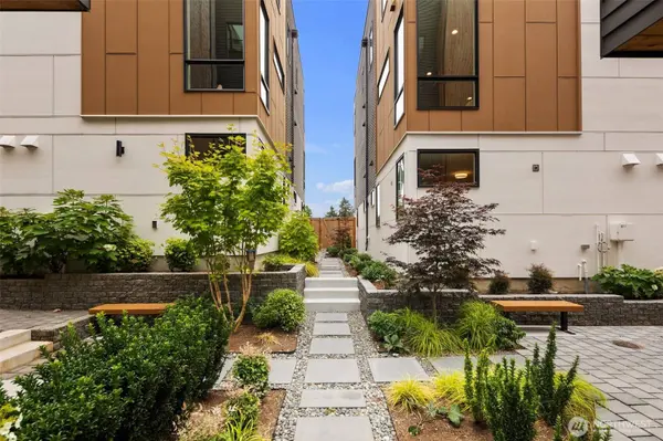 9229 B 16th AVE SW, Seattle, WA 98106