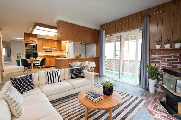 22215 SE 272nd PL, Maple Valley, WA 98038