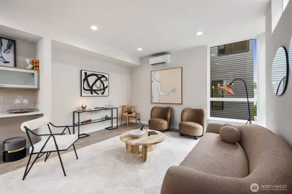 9239 B 16th AVE SW, Seattle, WA 98106