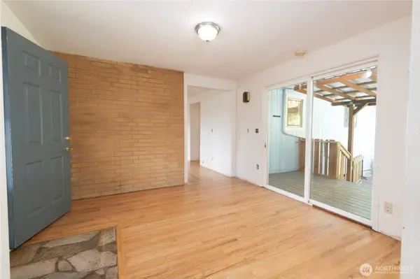 14808 Larch WAY, Lynnwood, WA 98087