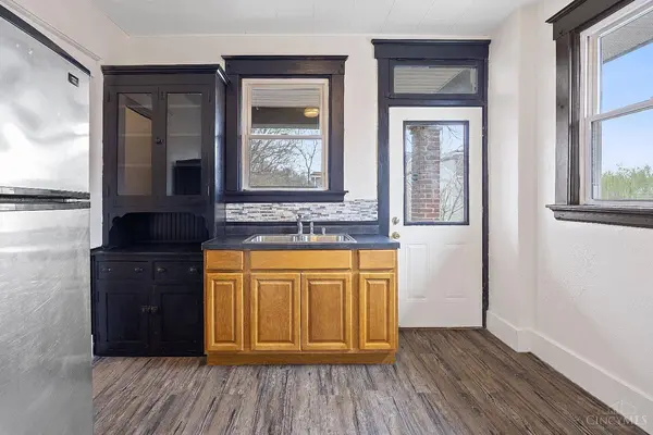 3606 W 8th St, Cincinnati, OH 45205