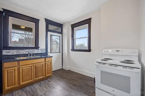 3606 W 8th St, Cincinnati, OH 45205