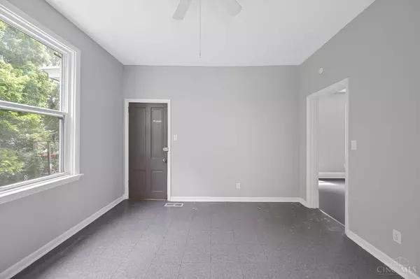 1230 Manss Ave, Cincinnati, OH 45205