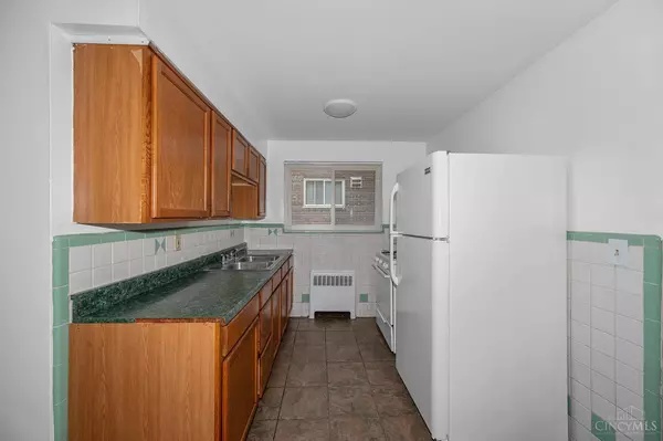 5851 Monfort Hills Ave, Cincinnati, OH 45239