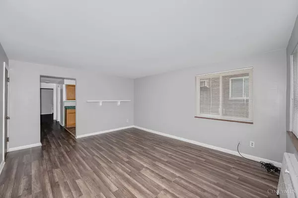 5851 Monfort Hills Ave, Cincinnati, OH 45239