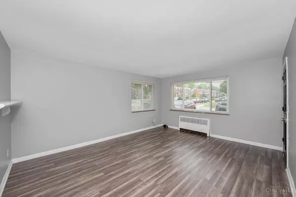 5851 Monfort Hills Ave, Cincinnati, OH 45239