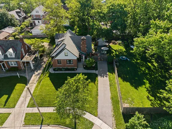 6302 Heitzler Ave, Cincinnati, OH 45224