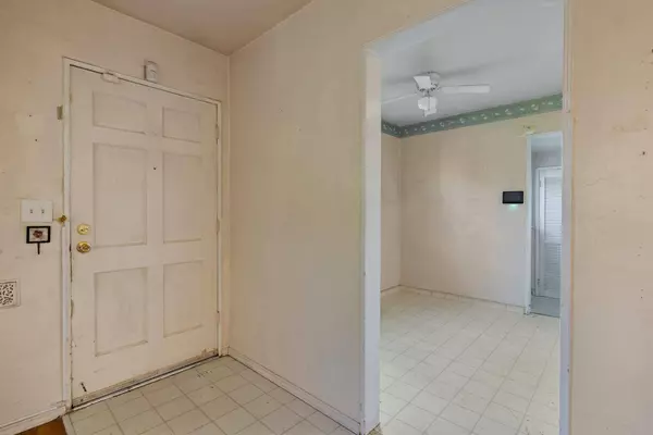 513 W Fountain WAY, Fresno, CA 93705