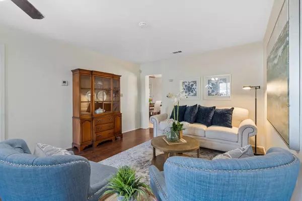 10448 9 1/2 AVE, Hanford, CA 93230