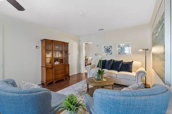 10448 9 1/2 Avenue, Hanford, CA 93230