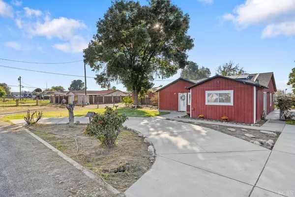 10448 9 1/2 Avenue, Hanford, CA 93230