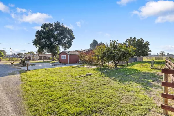 10448 9 1/2 AVE, Hanford, CA 93230