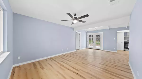 1112 Village Green DR, Austin, TX 78753